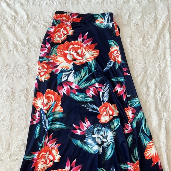 Floral Two Piece Set - Picture 2 of 3